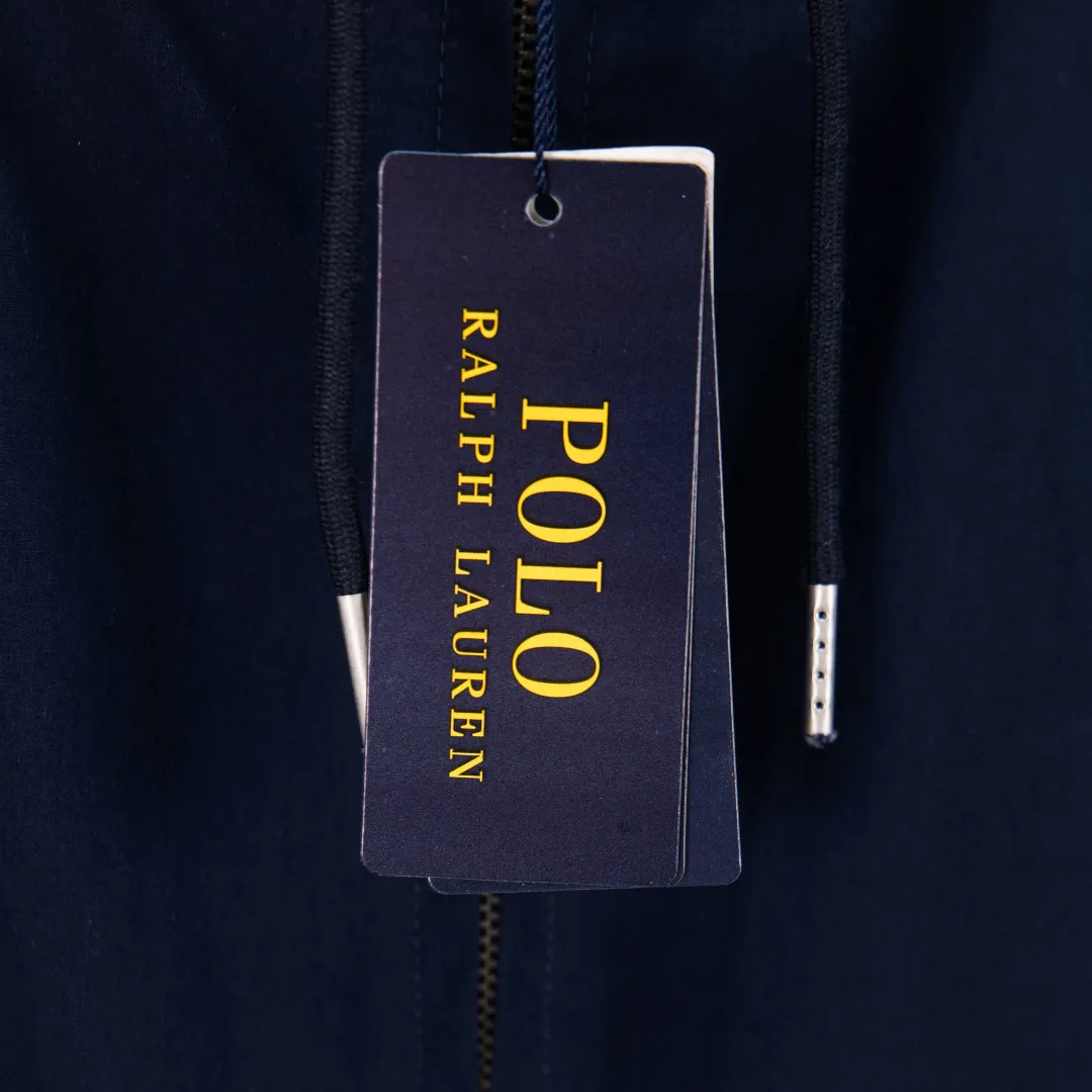 P340 zp version [exclusive supply] - Ralph Lauren/Ralph Lauren solid color logo embroidered cotton soft shell fabric hooded assault jacket - the face is the same as the original version 32 high count plain super soft carbon grinding ✅ - brand POLO three zippers, customized back collar webbing, dark and light two-color oil edge leather strips ✅ - Ralph Lauren/Ralph Lauren classic men's and women's same style pilot zipper hooded jacket assault jacket, casually wear it with an elegant and fashionable style, with a retro relaxed feel The hood and zipper elements add to the casual casualness. The paper man effect on the upper body is perfect for both sports and casual styles. ✅ Color: Navy Khaki Size: S M L XL Number: WW10753